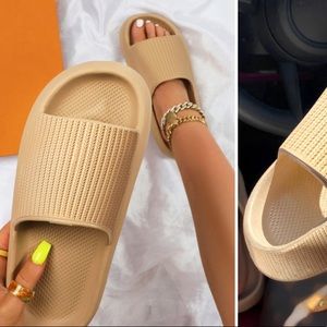 NEW| Comfy Thick Sole Flat Round Toe Khaki Slides